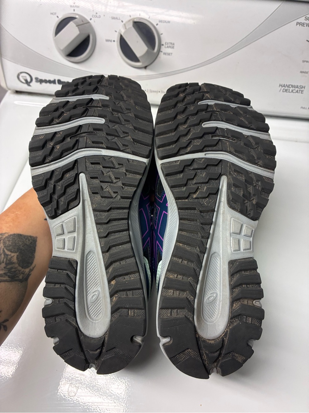 Women’s ASICS - Picture 7 of 7